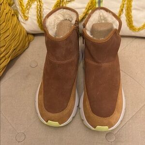 Nurture by Lamaze Brown Ankle Booties with Modern Design